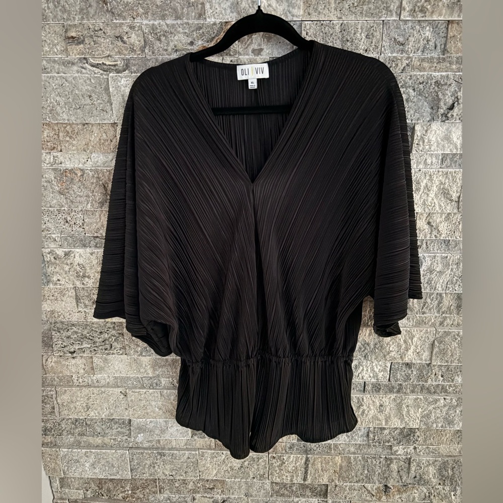 Oli viv  Women's Black Pleated Blouse size XL, wide sleeves